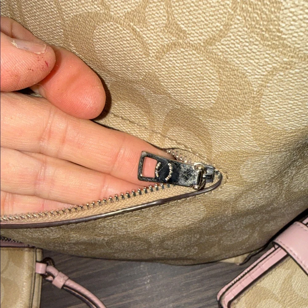 Coach set 4 pieces  Beige and Pink Women's Bag EUC - Picture 12 of 16